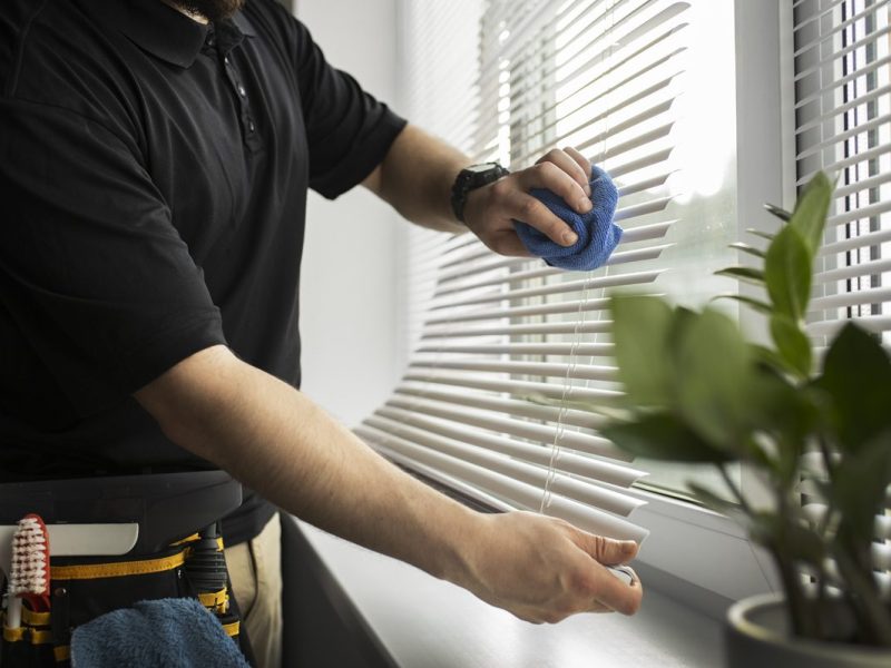 How to Clean Window Blinds